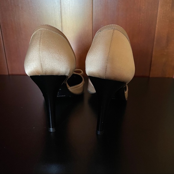 Kenneth Cole made in Italy satin bow pumps - Picture 3 of 8